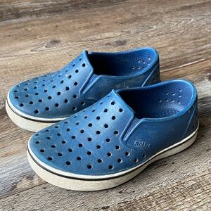 Native rubber slip on waterproof shoes navy blue size toddler 8